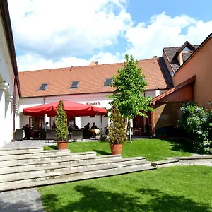 Servita Udvarhaz Frühstückspension
