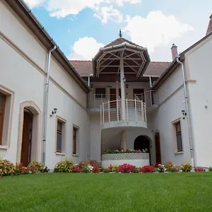 Mecset Aparthotel